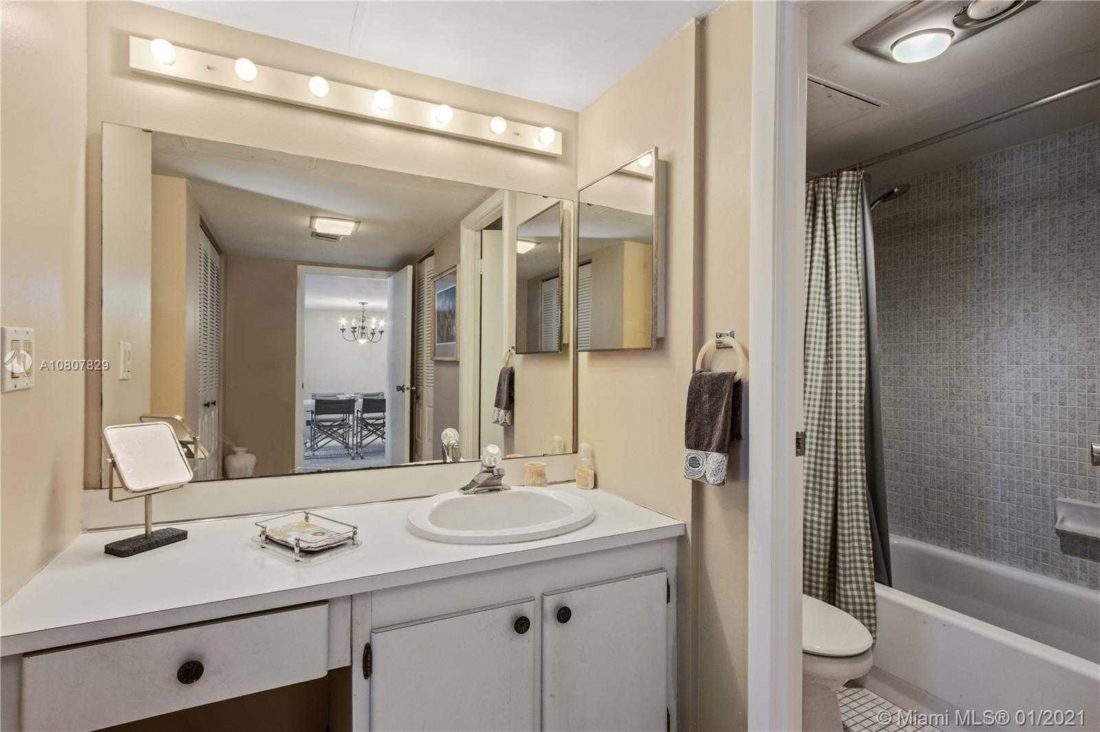 Small Image of 20301 WEST COUNTRY CLUB DR #PH30, Aventura Number 13