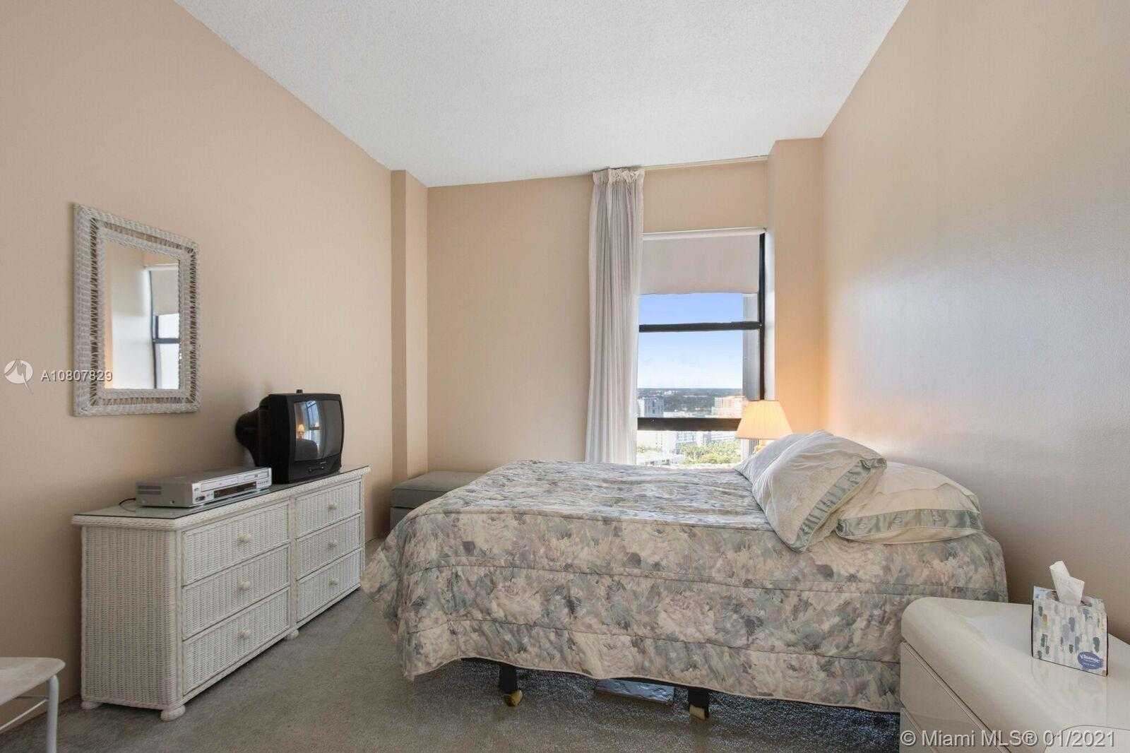 Small Image of 20301 WEST COUNTRY CLUB DR #PH30, Aventura Number 14