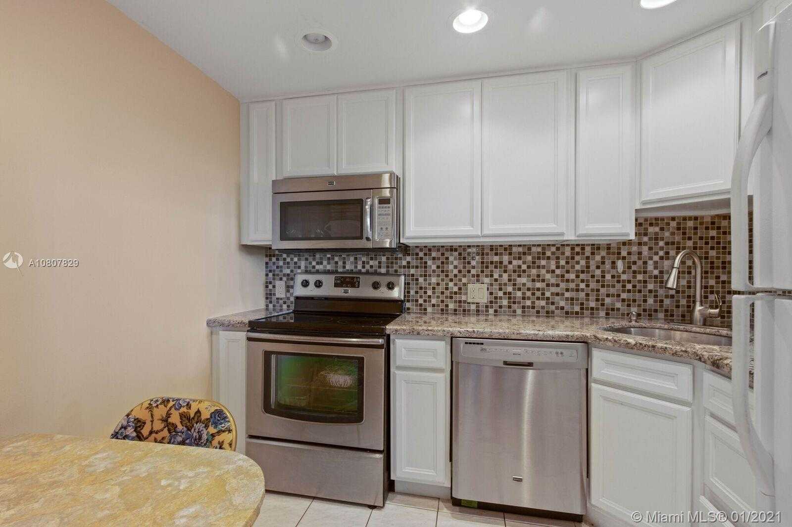 Small Image of 20301 WEST COUNTRY CLUB DR #PH30, Aventura Number 5