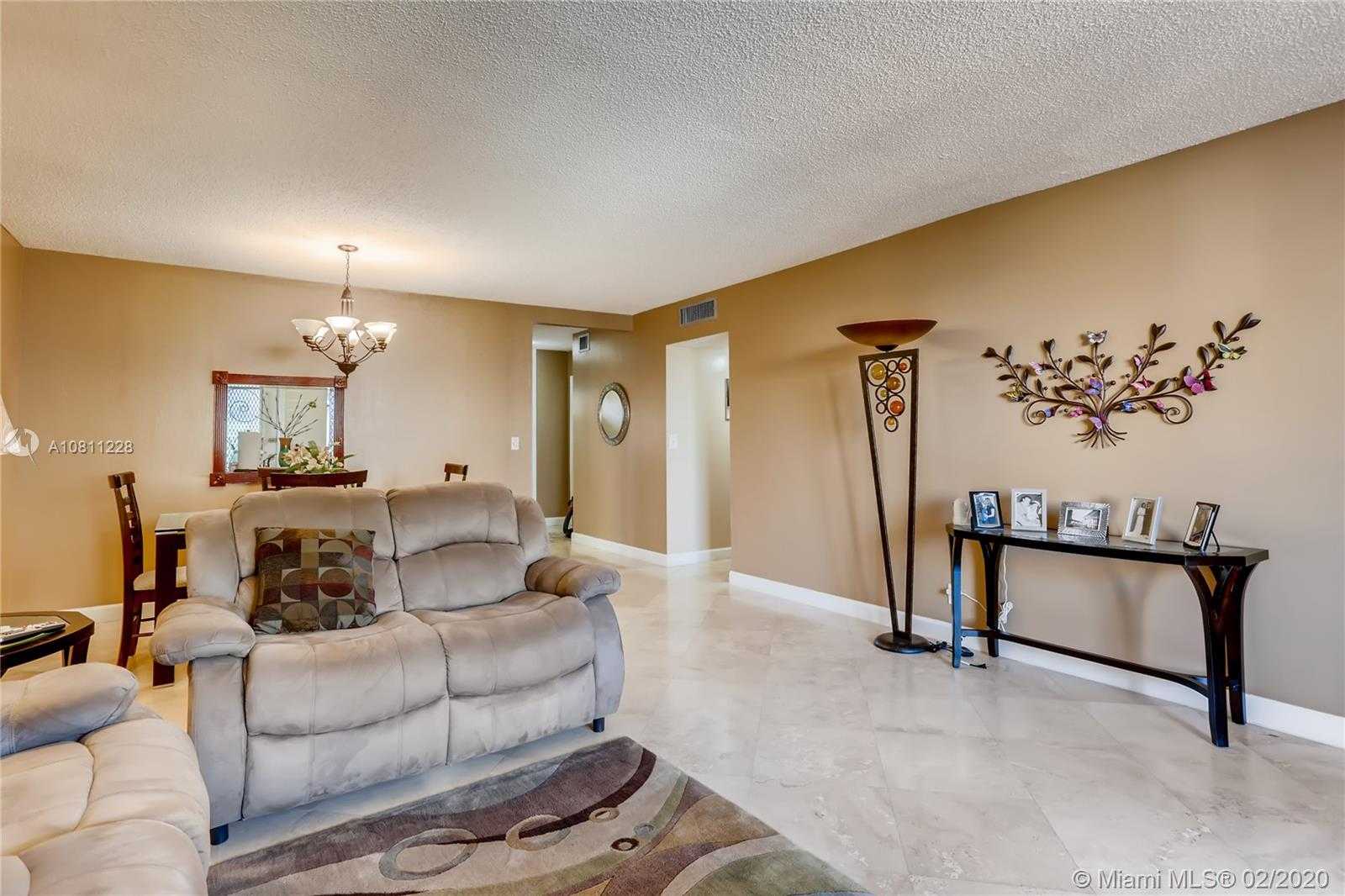 Small Image of 610 NE 12th Ave, Hallandale Beach, FL 33009, USA Number 3