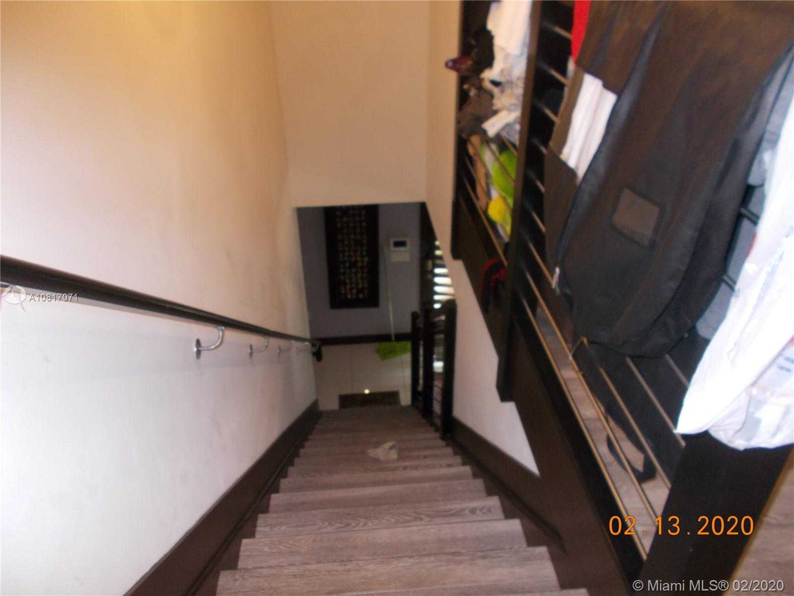 Small Object Image