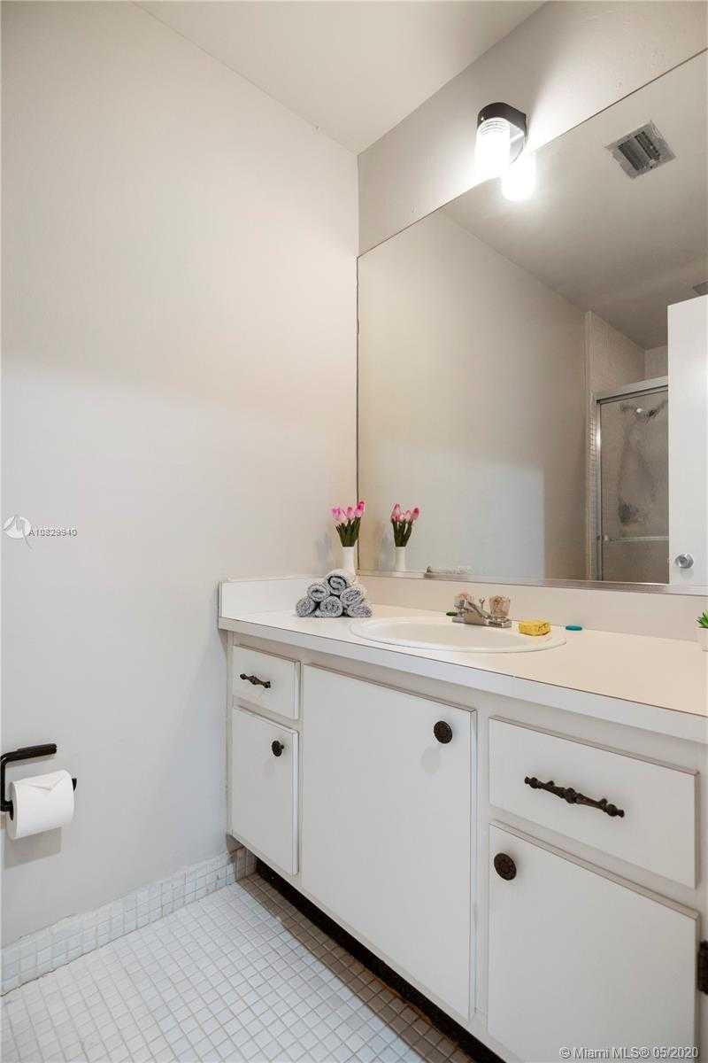 Small Image of 331 POINCIANA ISLAND DR #1001, Sunny Isles Beach Number 19