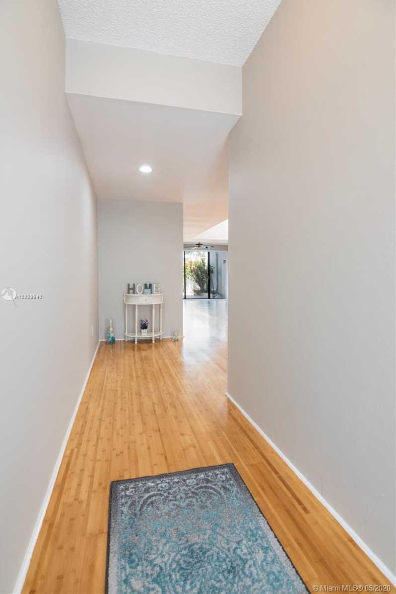Small Image of 331 POINCIANA ISLAND DR #1001, Sunny Isles Beach Number 6