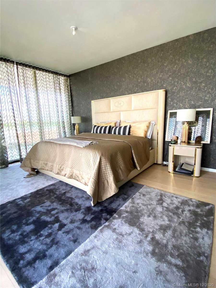 Small Image of 300 COLLINS AVE #4A, Miami Beach Number 13