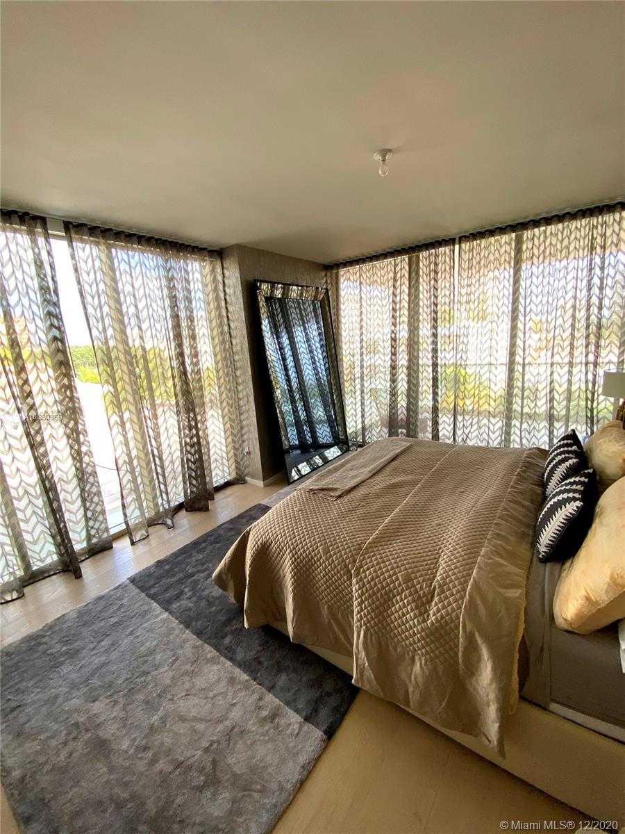 Small Image of 300 COLLINS AVE #4A, Miami Beach Number 15