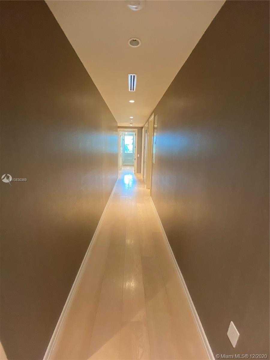 Small Image of 300 COLLINS AVE #4A, Miami Beach Number 16