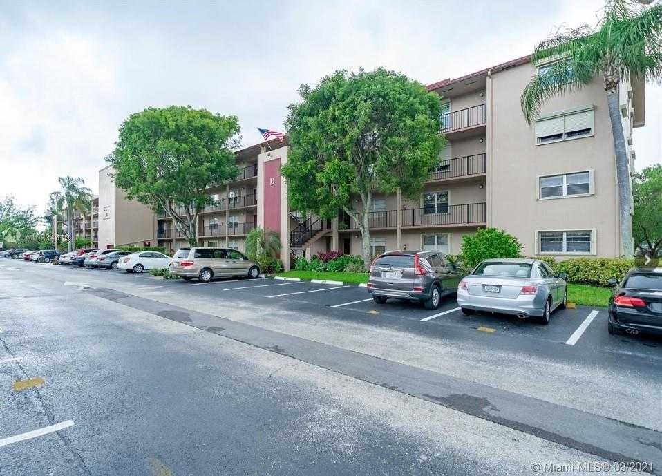 Small Image of 900 SOUTH WEST 128TH AVE #202-D, Pembroke Pines Number 2