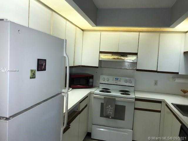 Small Image of 900 SOUTH WEST 128TH AVE #202-D, Pembroke Pines Number 3