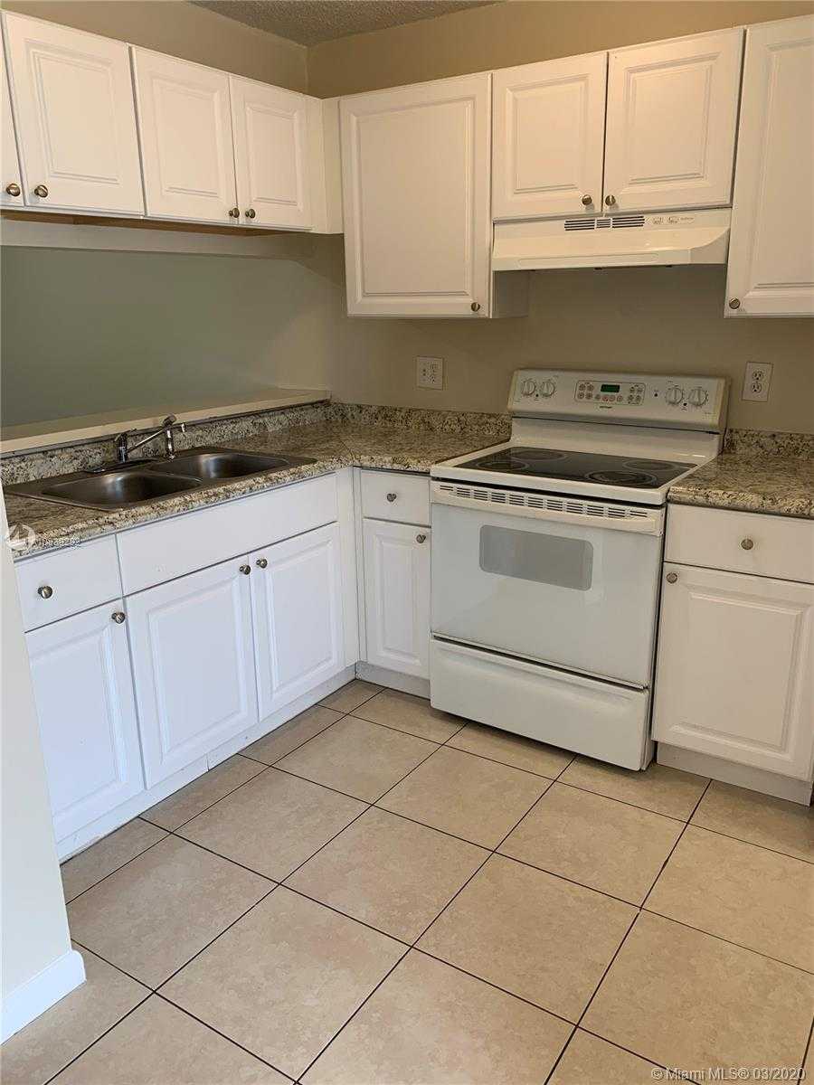 Small Image of 4020 LAKESIDE DR #4020, Tamarac Number 2