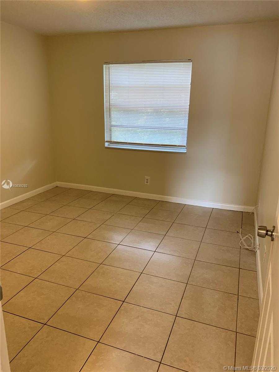Small Image of 4020 LAKESIDE DR #4020, Tamarac Number 4