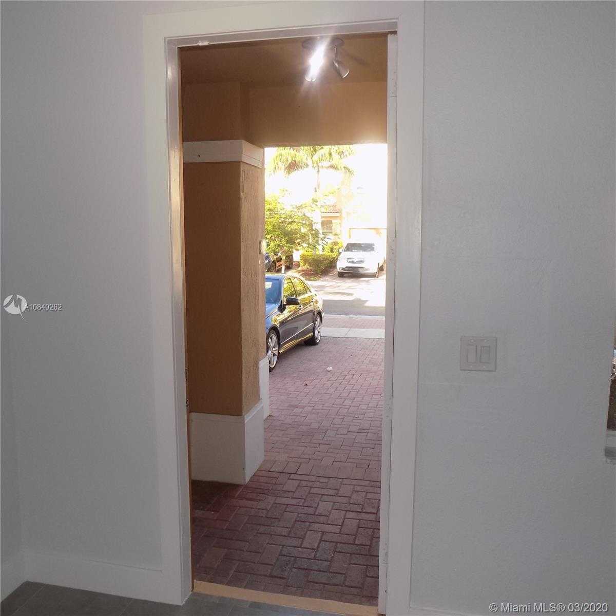 Small Object Image