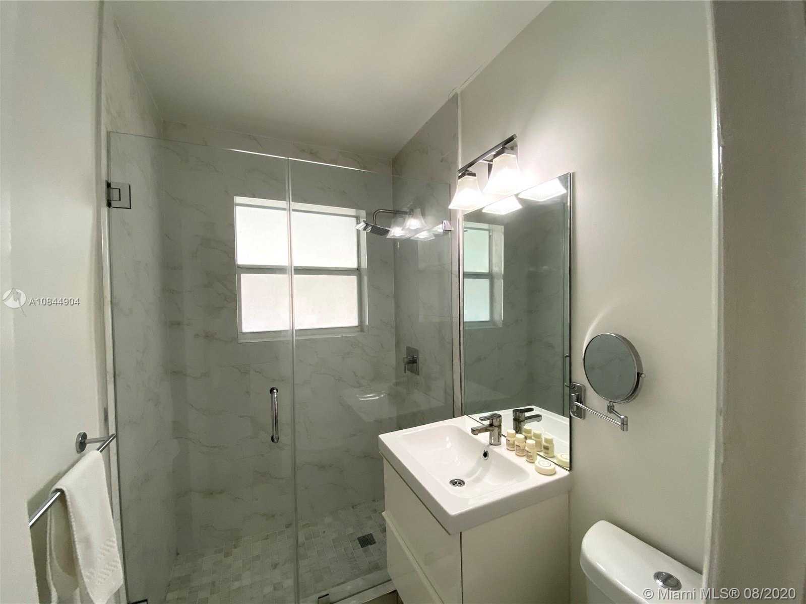 Small Image of 30 PARK DR #16, Bal Harbour Number 12