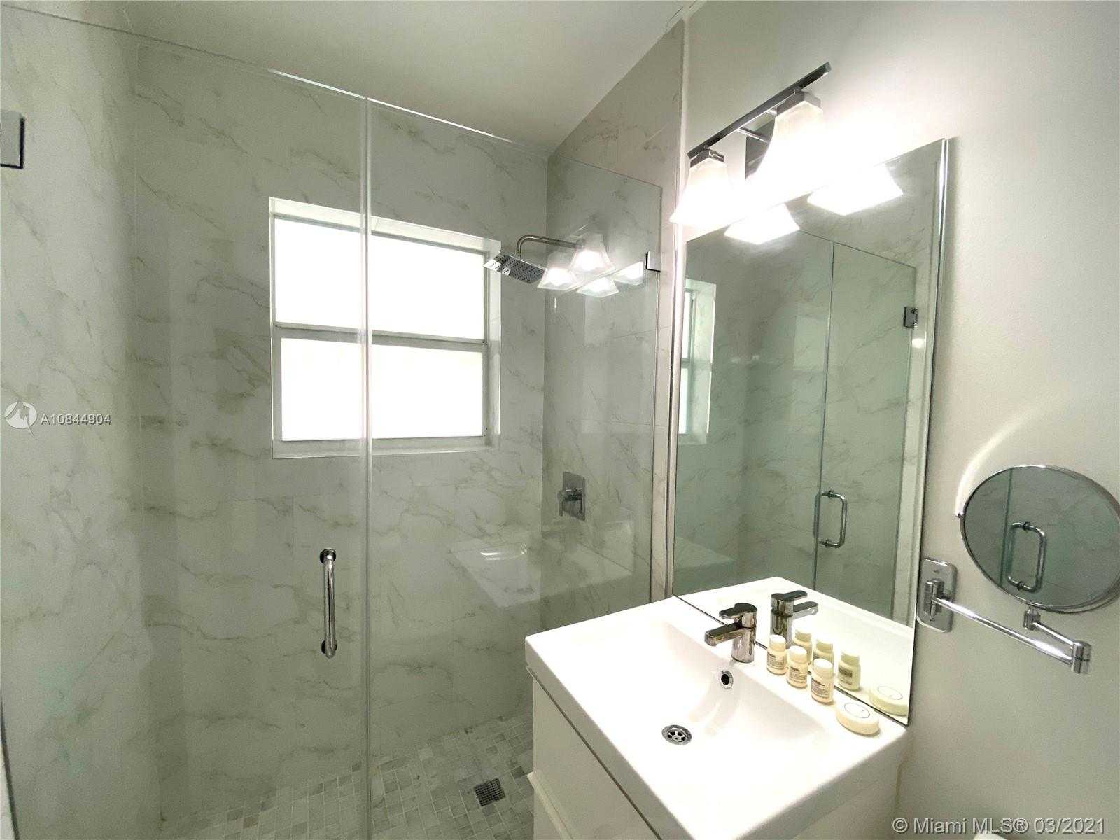Small Image of 30 PARK DR #16, Bal Harbour Number 13
