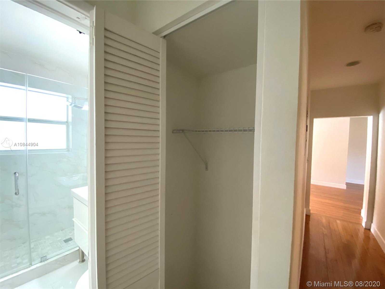Small Image of 30 PARK DR #16, Bal Harbour Number 16