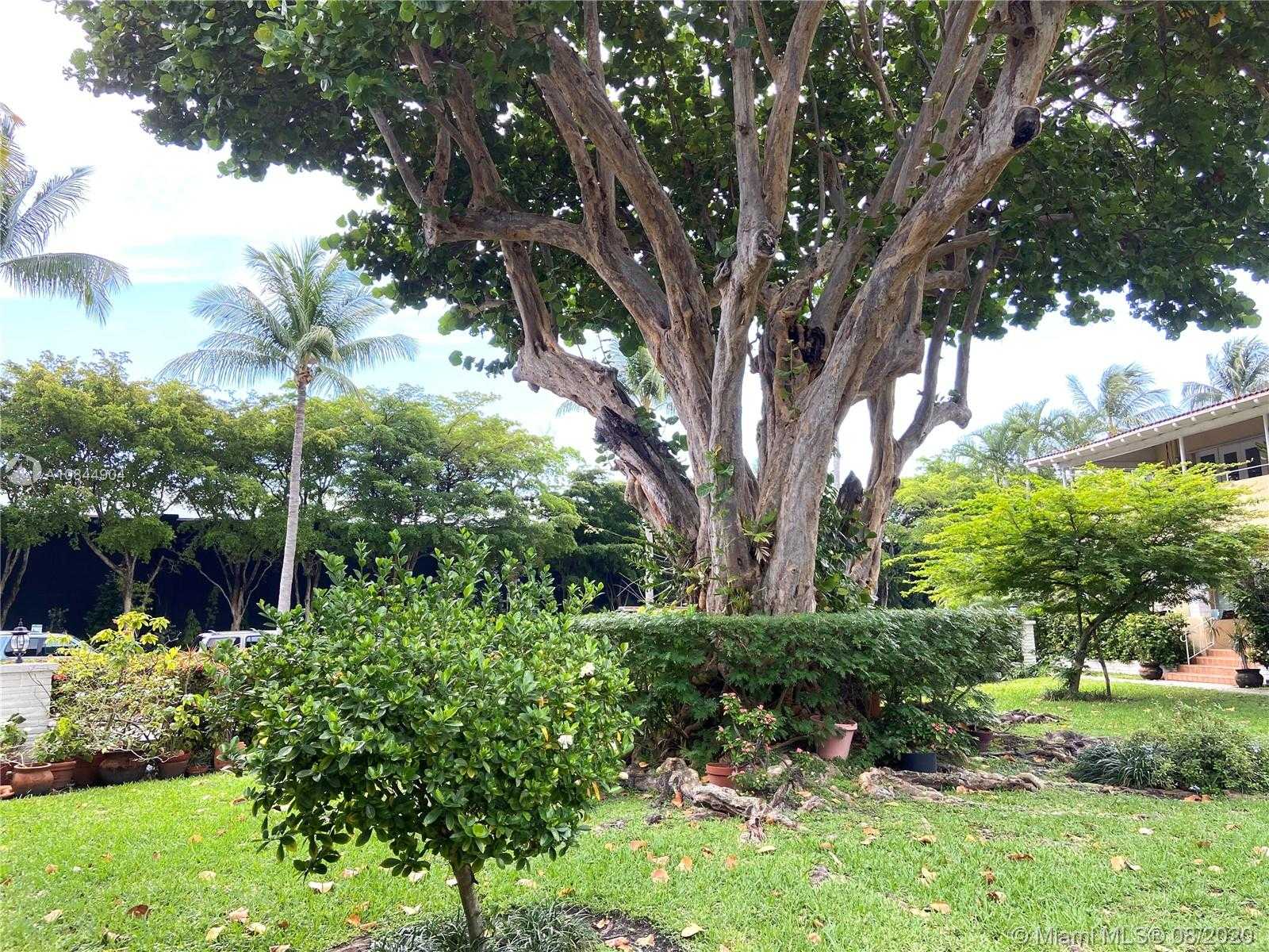 Small Image of 30 PARK DR #16, Bal Harbour Number 21