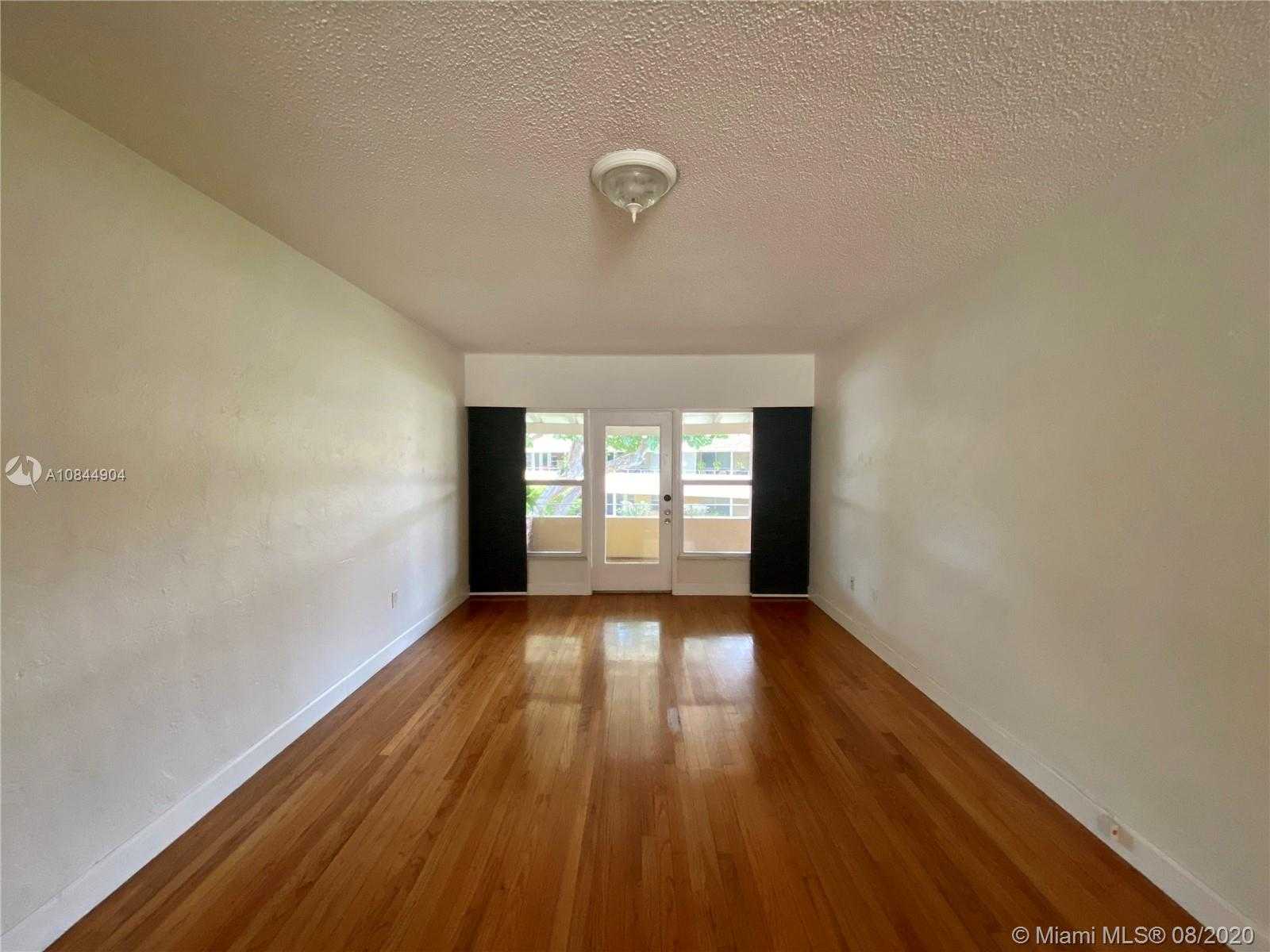 Small Image of 30 PARK DR #16, Bal Harbour Number 3