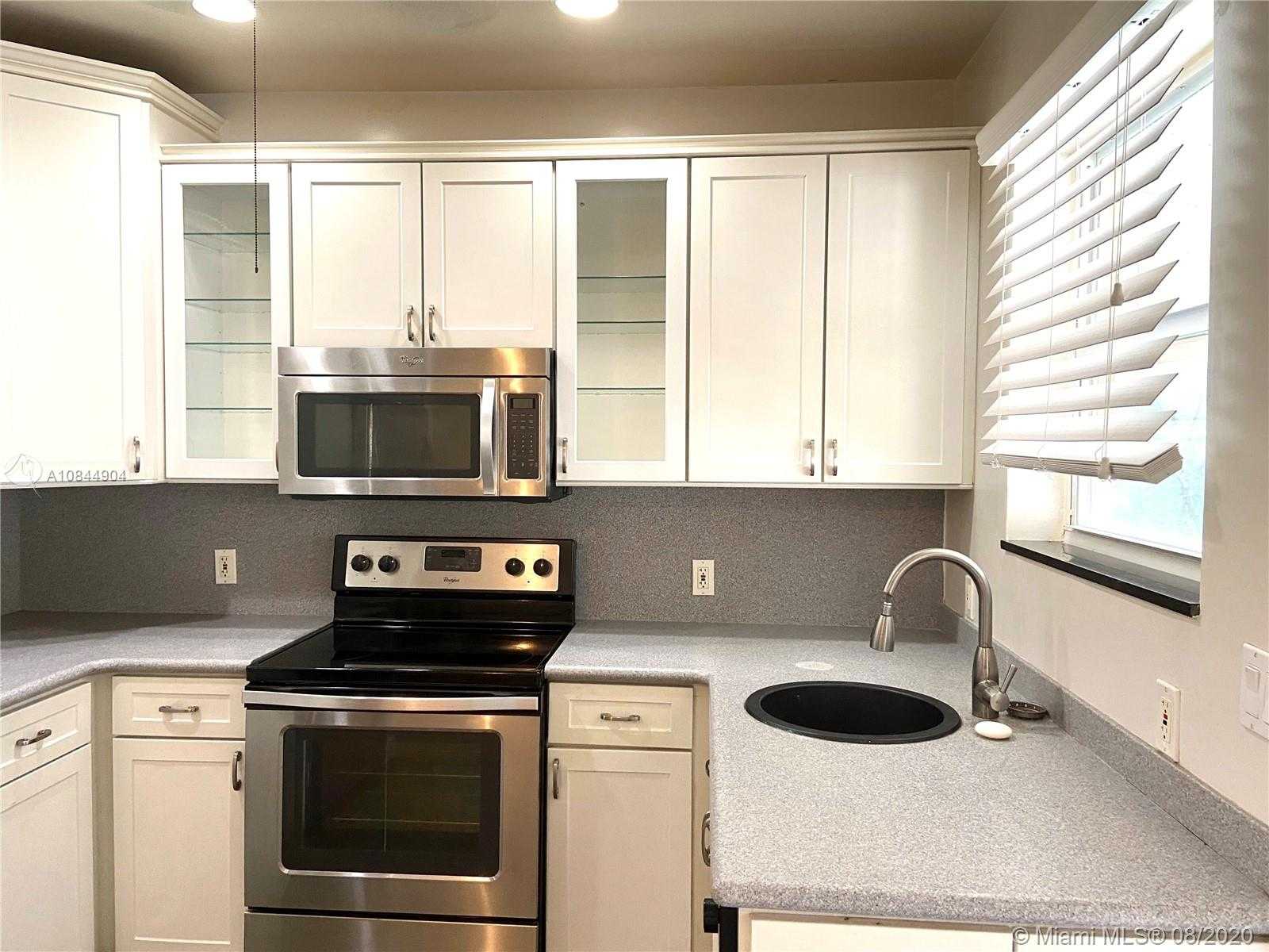 Small Image of 30 PARK DR #16, Bal Harbour Number 6