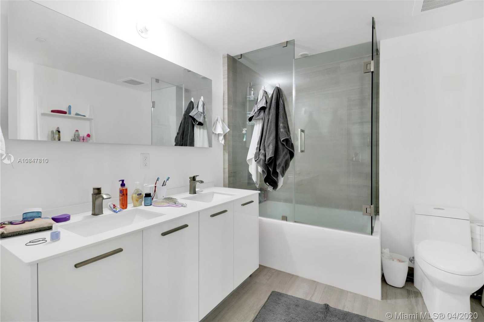 Small Image of 1300 BRICKELL BAY DR #1605, Miami Number 10