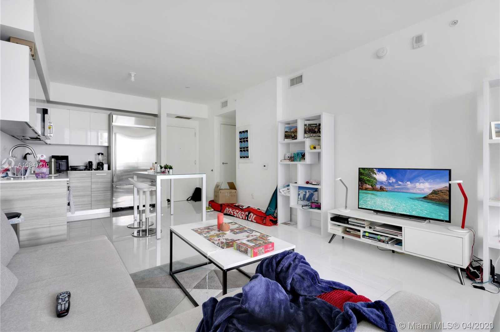 Small Image of 1300 BRICKELL BAY DR #1605, Miami Number 14