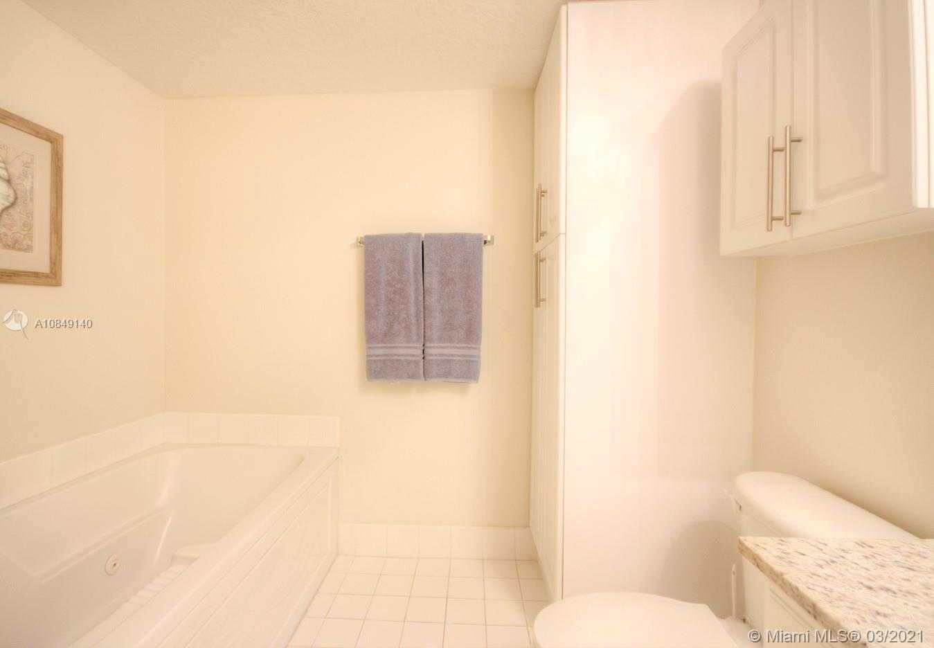 Small Image of 18100 NORTH BAY RD #1005, Sunny Isles Beach Number 10