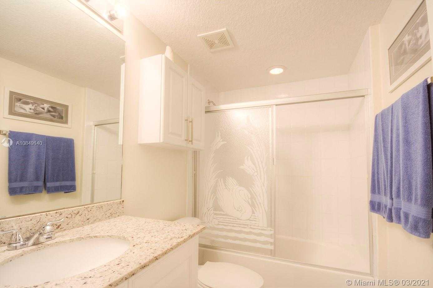 Small Image of 18100 NORTH BAY RD #1005, Sunny Isles Beach Number 12