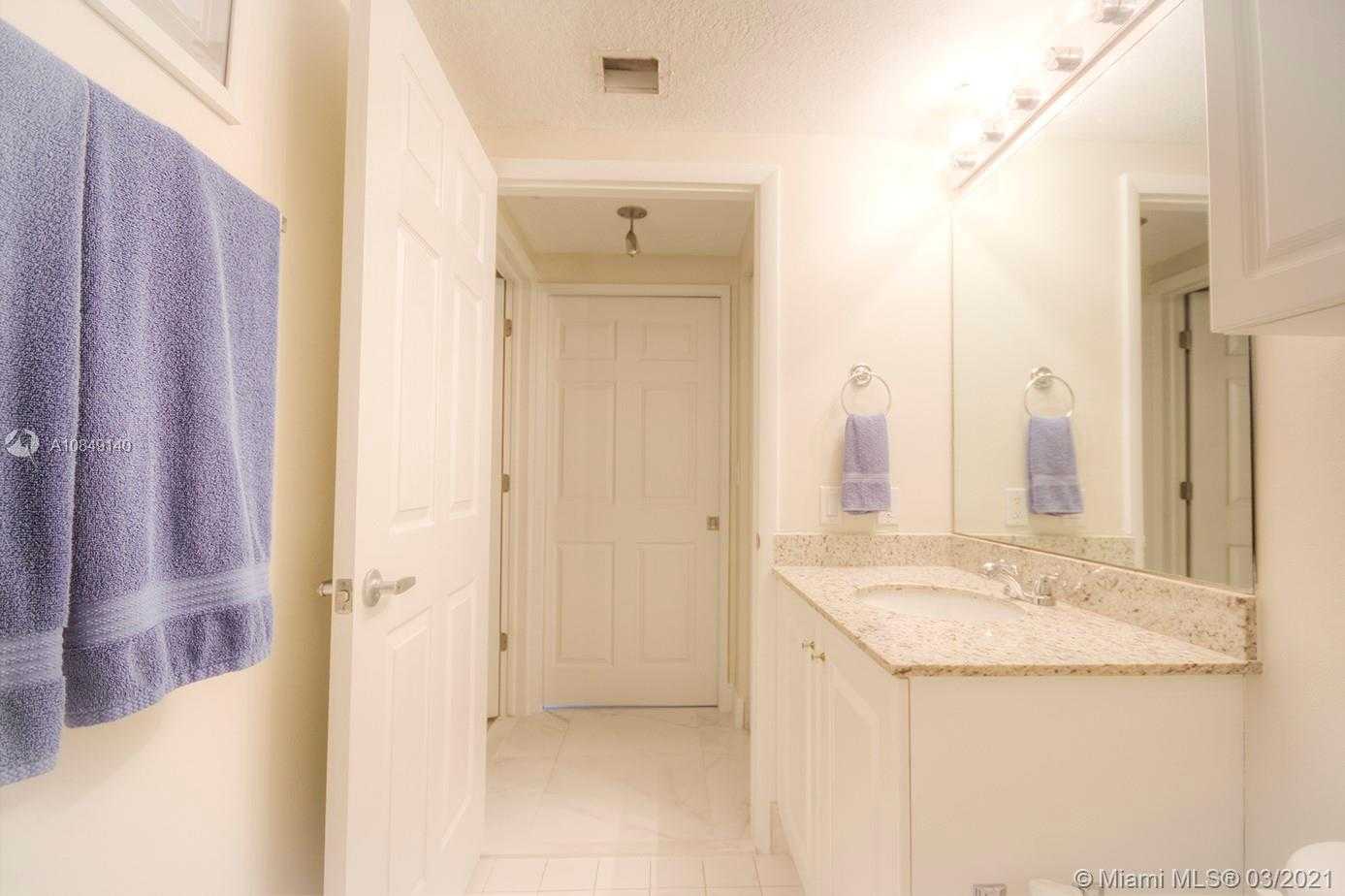 Small Image of 18100 NORTH BAY RD #1005, Sunny Isles Beach Number 13