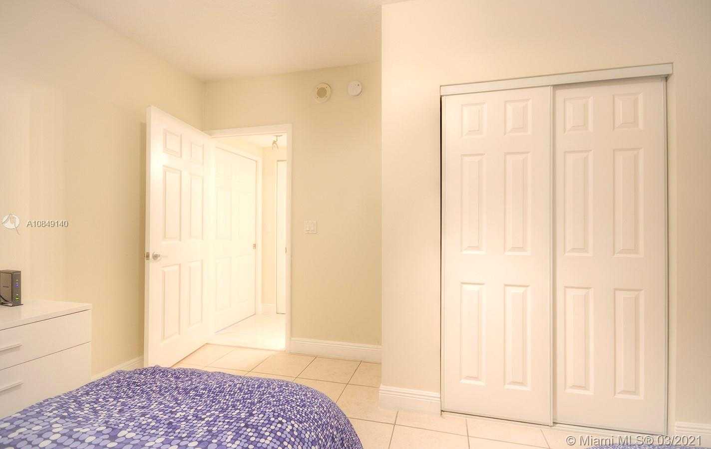 Small Image of 18100 NORTH BAY RD #1005, Sunny Isles Beach Number 15