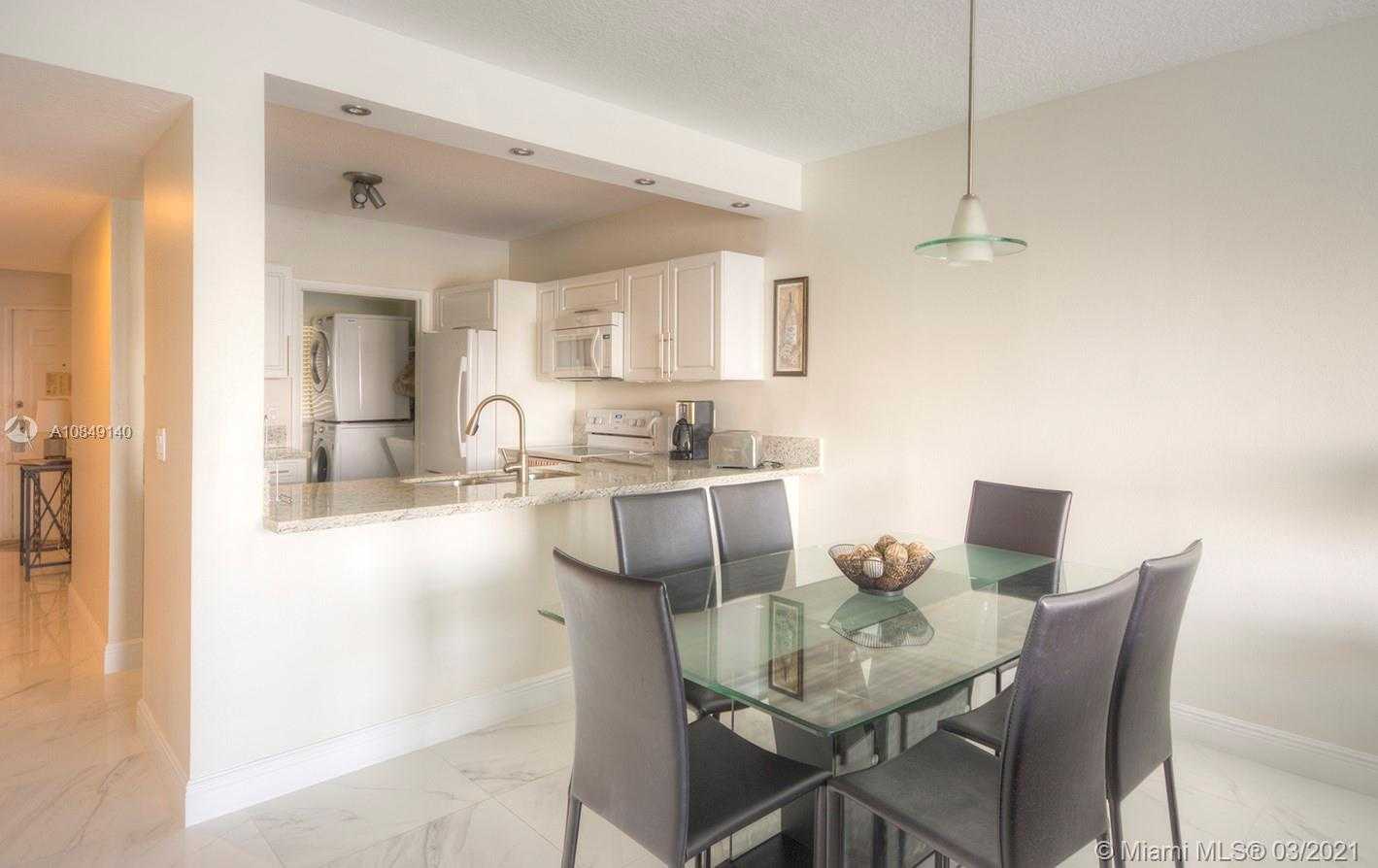 Small Image of 18100 NORTH BAY RD #1005, Sunny Isles Beach Number 4