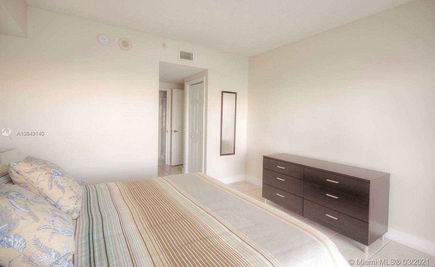 Small Image of 18100 NORTH BAY RD #1005, Sunny Isles Beach Number 9