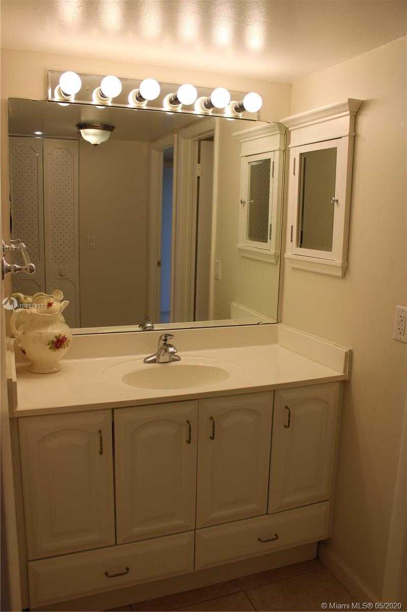 Small Image of 20500 WEST COUNTRY CLUB DR #703, Aventura Number 12
