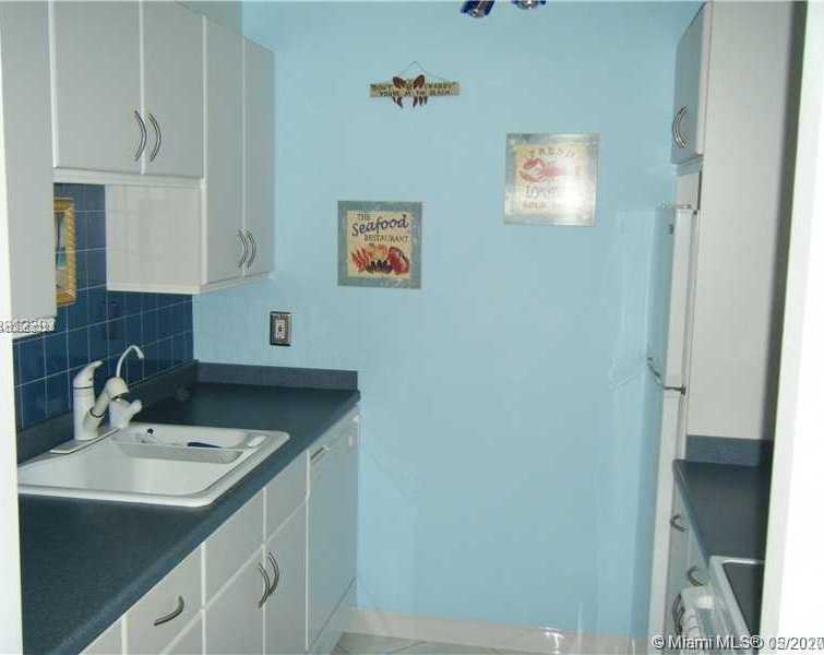 Small Image of 111 BRINY AV #905, Pompano Beach Number 4