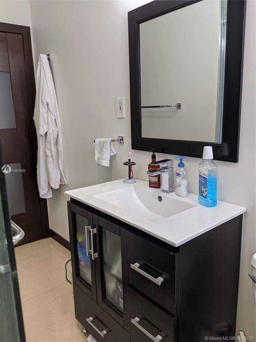 Small Image of 8335 CRESPI BLVD #4, Miami Beach Number 5