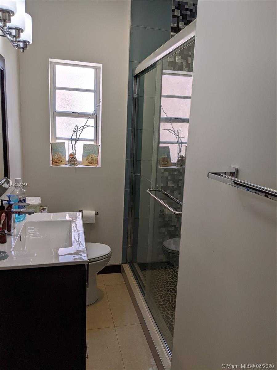 Small Image of 8335 CRESPI BLVD #4, Miami Beach Number 6