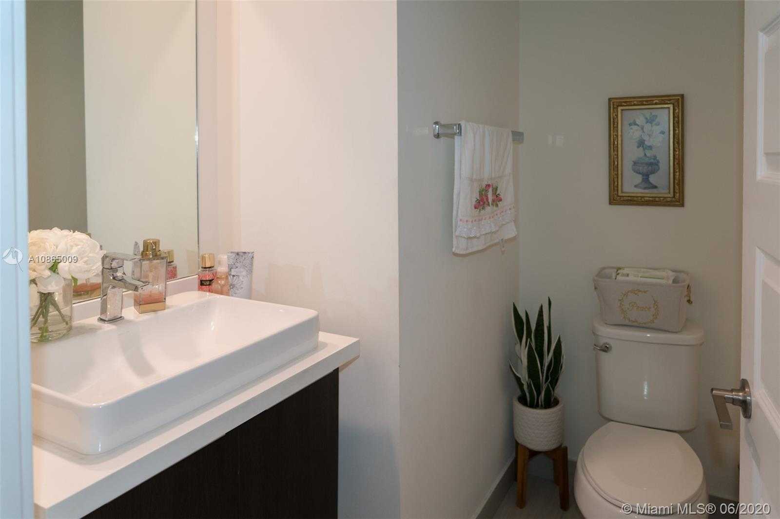 Small Image of 8839 NORTH WEST 103RD PL, Doral Number 15