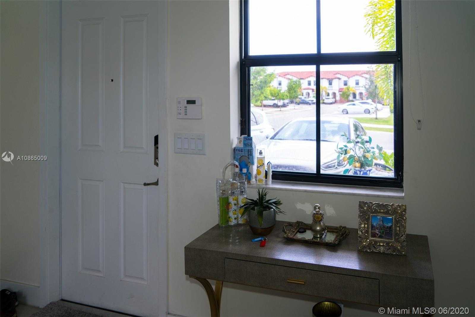 Small Image of 8839 NORTH WEST 103RD PL, Doral Number 2
