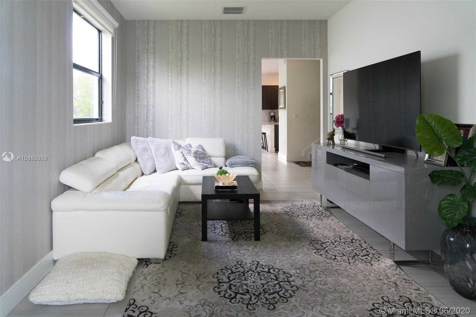 Small Image of 8839 NORTH WEST 103RD PL, Doral Number 3