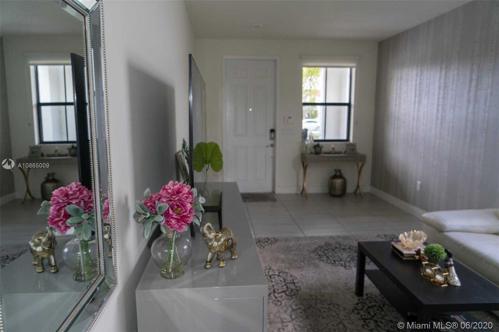 Small Image of 8839 NORTH WEST 103RD PL, Doral Number 4