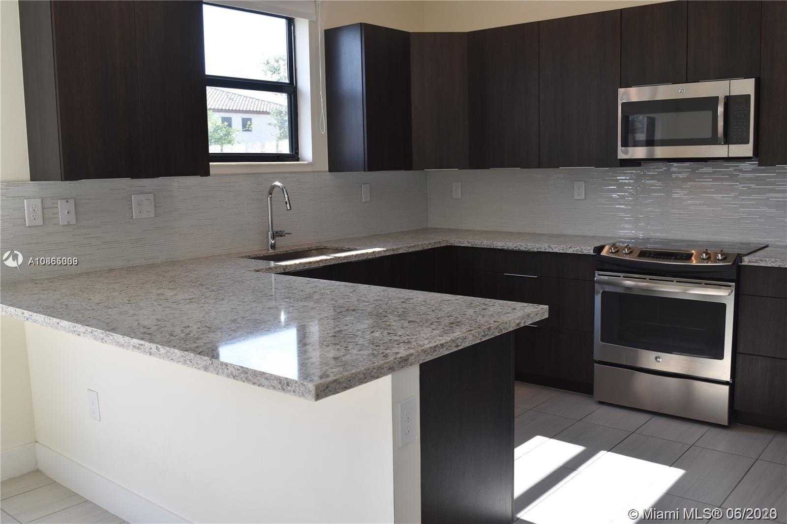 Small Image of 8839 NORTH WEST 103RD PL, Doral Number 7
