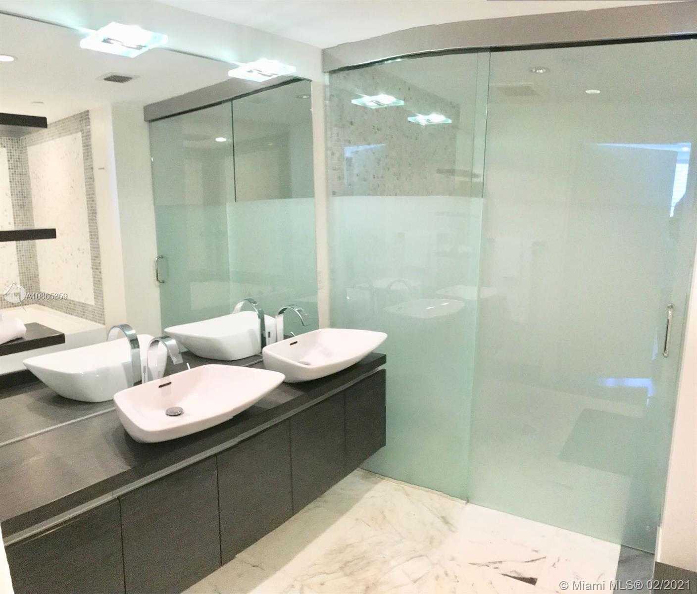 Small Image of 200 BISCAYNE BOULEVARD WAY #3610, Miami Number 4