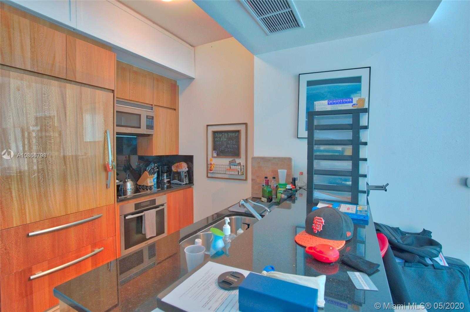Small Image of 50 SOUTH POINTE DR #503, Miami Beach Number 4