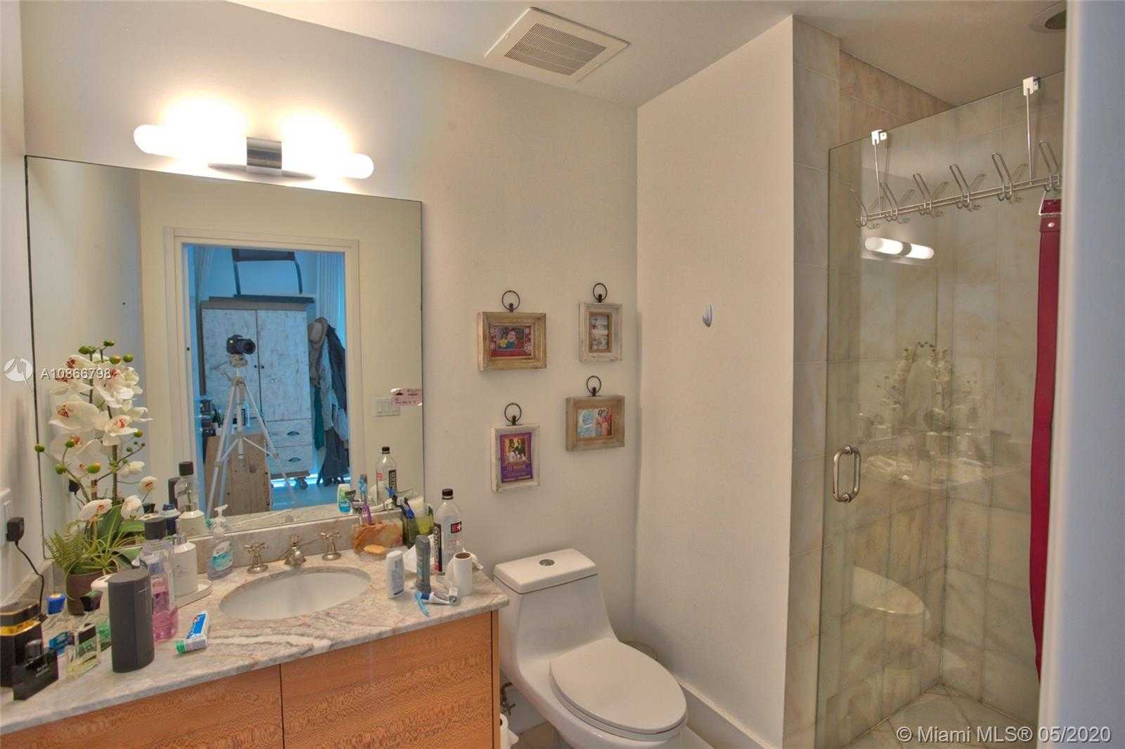 Small Image of 50 SOUTH POINTE DR #503, Miami Beach Number 6