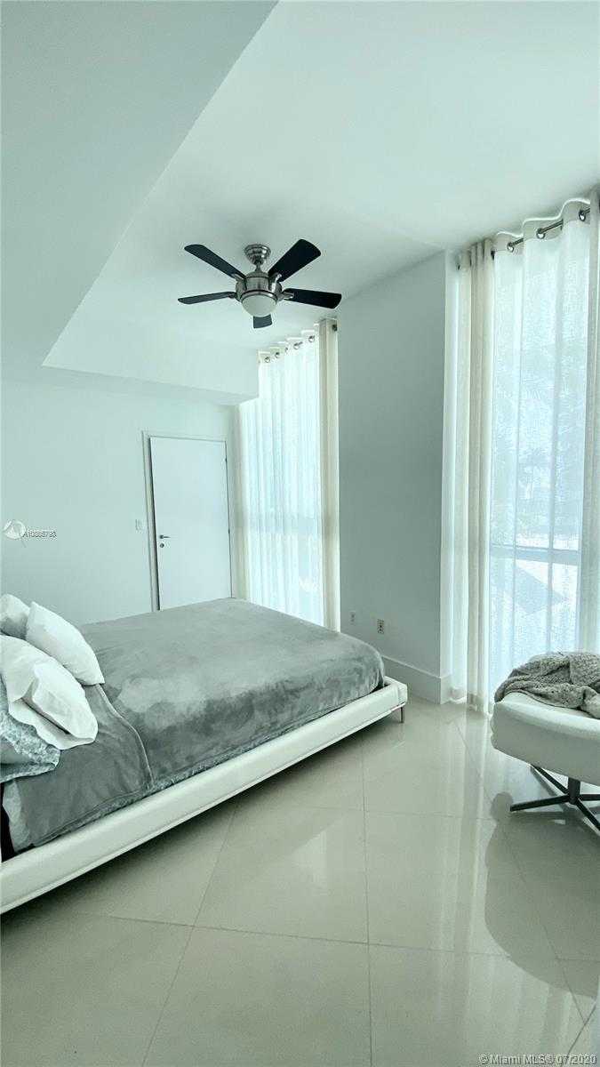 Small Image of 50 SOUTH POINTE DR #503, Miami Beach Number 9