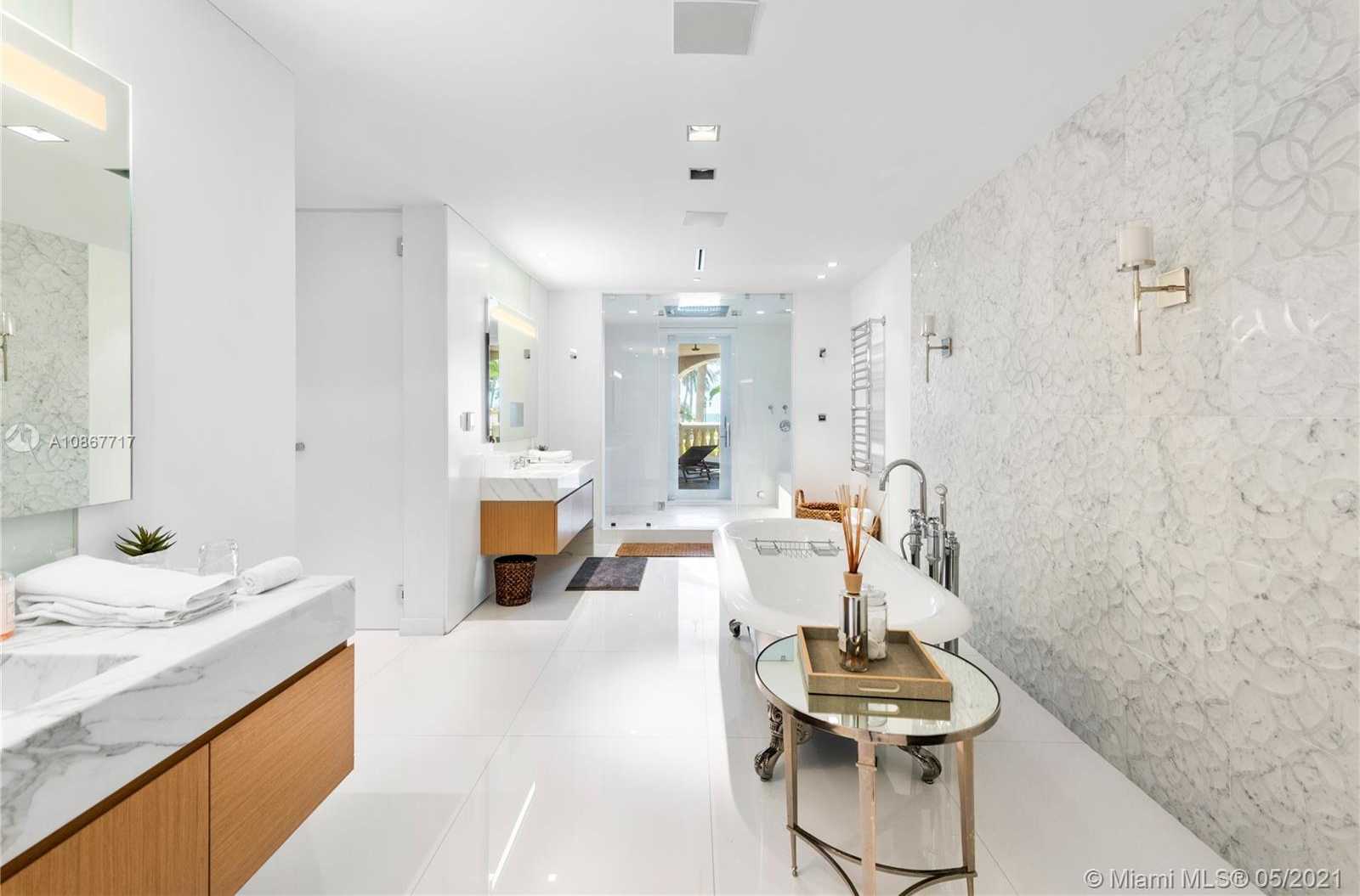Small Image of 7716 FISHER ISLAND DR #7716, Miami Number 31