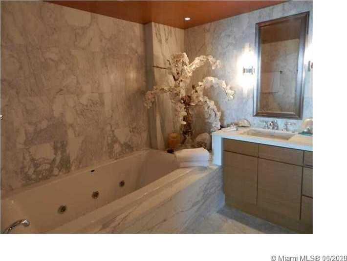Small Image of 1000 SOUTH POINTE DR #705, Miami Beach Number 17