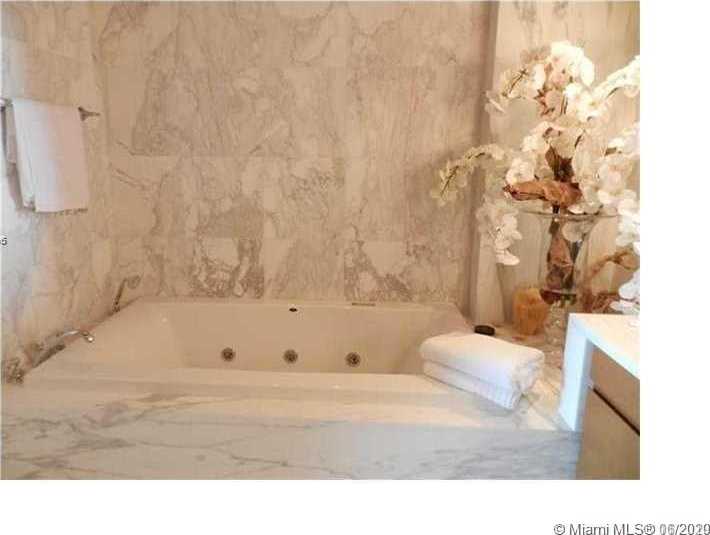 Small Image of 1000 SOUTH POINTE DR #705, Miami Beach Number 18