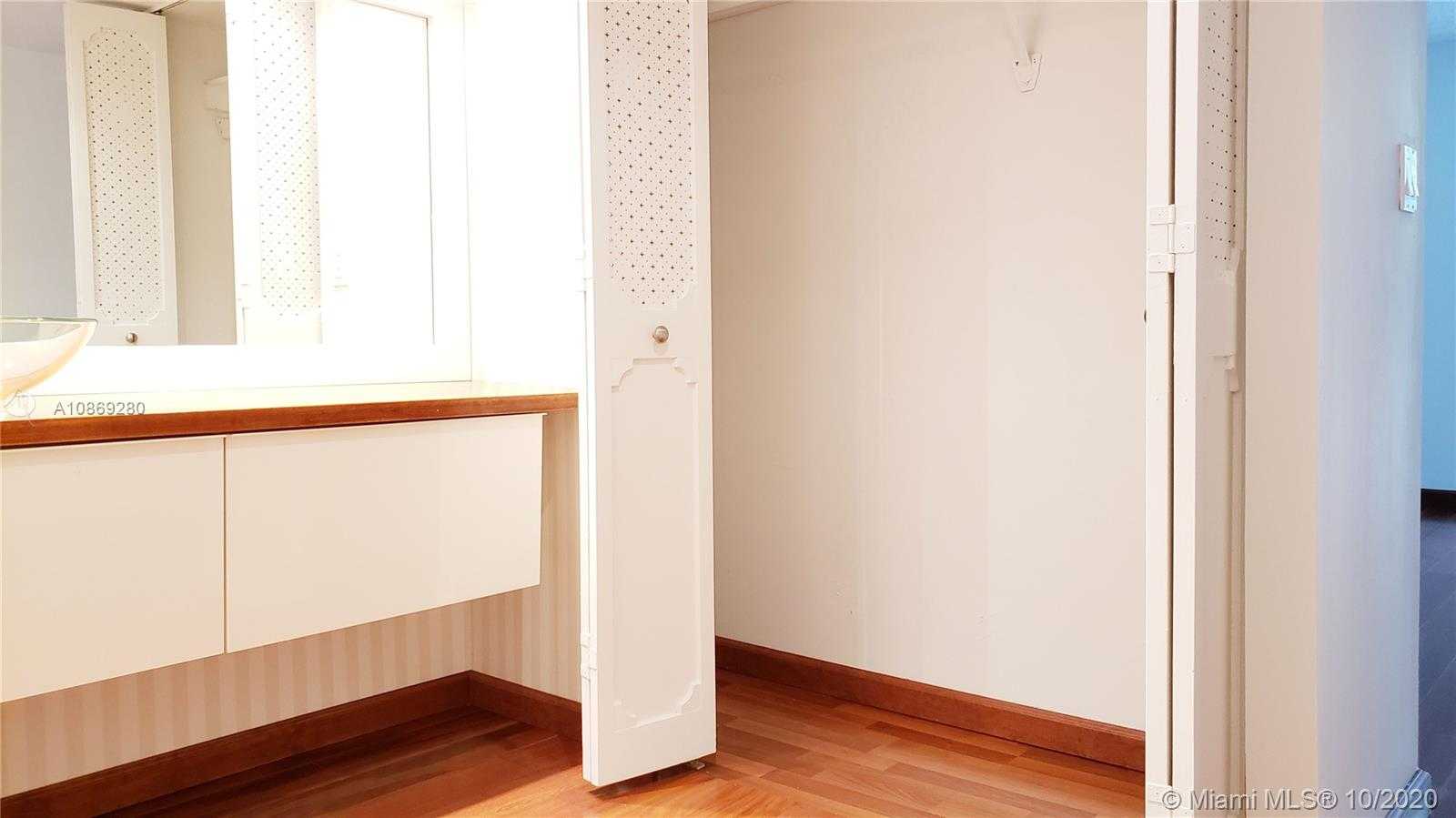 Small Image of 20400 WEST COUNTRY CLUB DR #214, Aventura Number 11