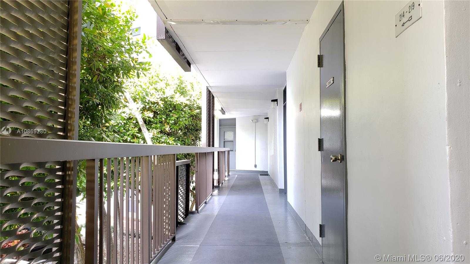 Small Image of 20400 WEST COUNTRY CLUB DR #214, Aventura Number 3