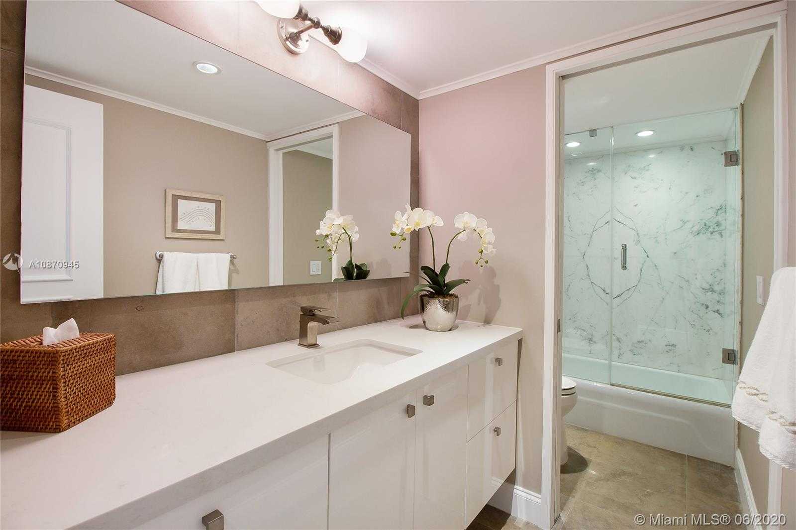 Small Image of 177 Ocean Ln Dr, Miami, FL 33149, USA Number 17