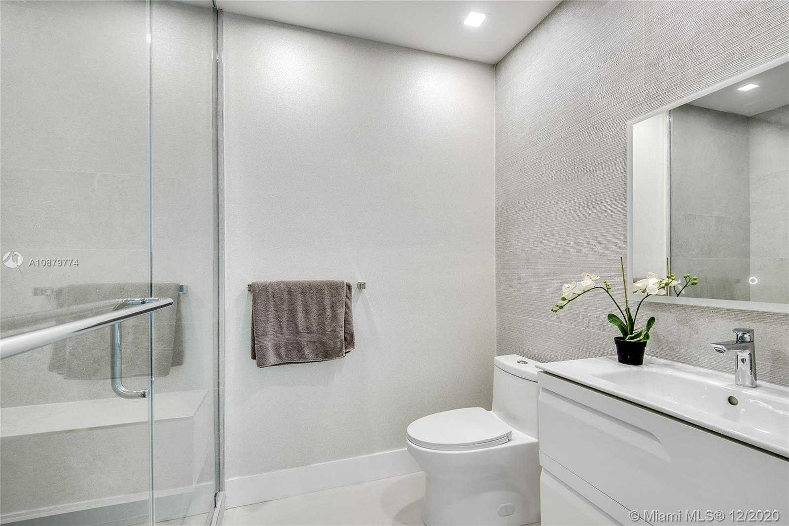 Small Image of 100 SOUTH POINTE DR #609, Miami Beach Number 16