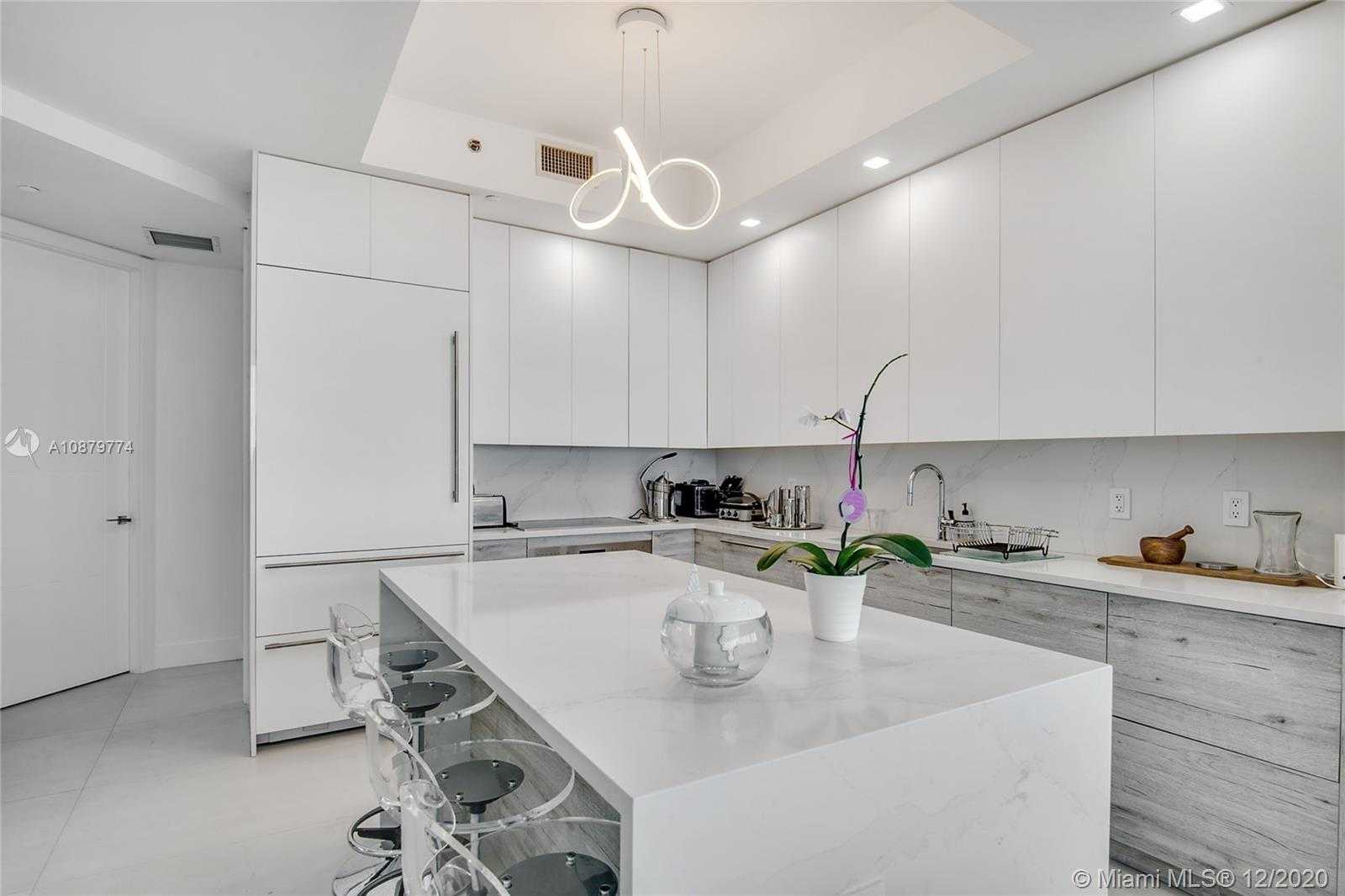 Small Image of 100 SOUTH POINTE DR #609, Miami Beach Number 9